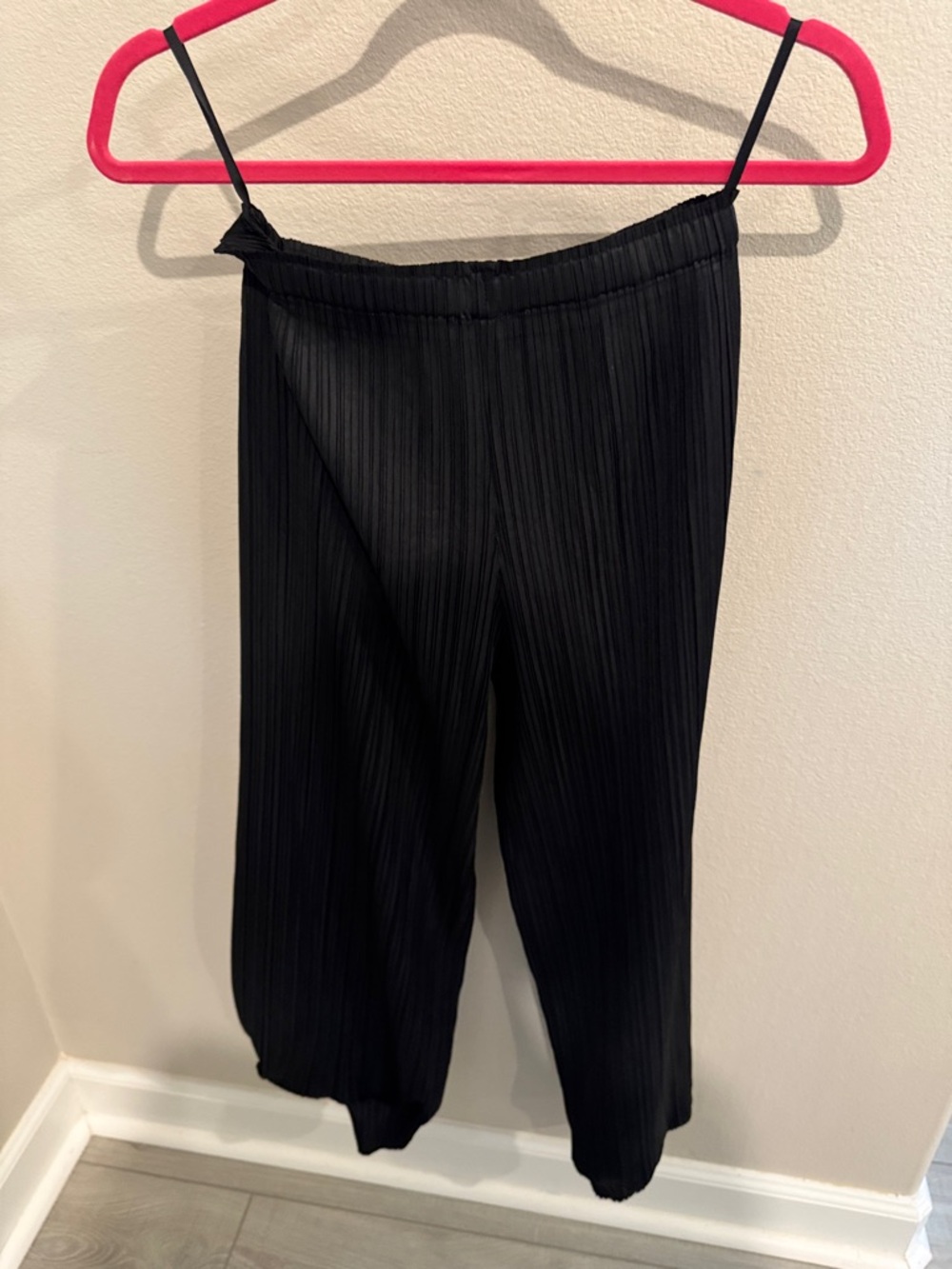 Pleated Wide-Leg Pull-On Pants — Black